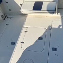Pursuit 2870 center console