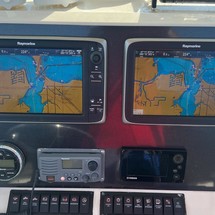 Pursuit 2870 center console