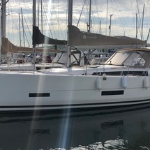 Dufour 390