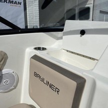 Bayliner VR5 Cuddy