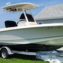 Boston Whaler 230 Outrage