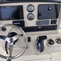 Boston Whaler 230 Outrage