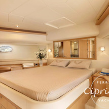 Ferretti 830