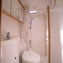 Lagoon 421