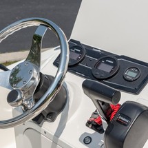 Skeeter sx200 bay boat