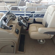 Sun Tracker Party Barge 22 DLX