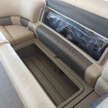 Sun Tracker Party Barge 22 DLX
