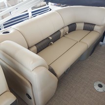Sun Tracker Party Barge 22 DLX