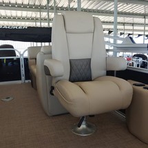 Sun Tracker Party Barge 22 DLX