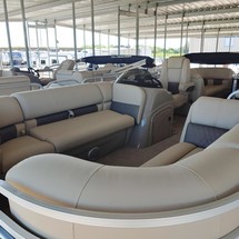 Sun Tracker Party Barge 22 DLX