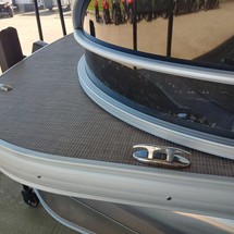 Sun Tracker Party Barge 22 DLX
