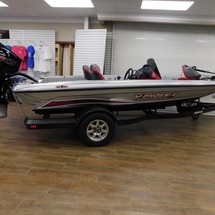 Lund Boats 1875 Pro-V Bass