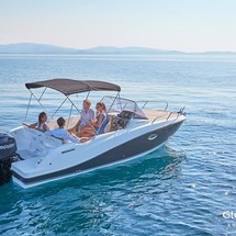 Quicksilver Activ 675 Sundeck