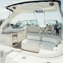 Chaparral 330 Signature