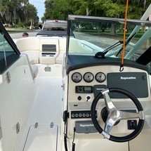Boston Whaler 270 Vantage