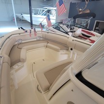 Boston Whaler 230 Outrage