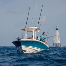 Boston Whaler 230 Outrage