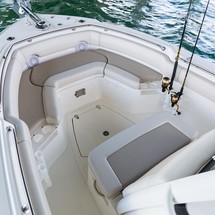 Boston Whaler 230 Outrage