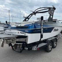 Malibu Wakesetter 22 MXZ