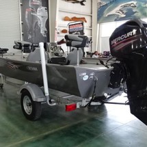 Lowe Stryker 17