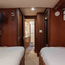Marine trader 44 long range cruiser