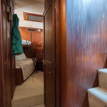 Marine trader 44 long range cruiser