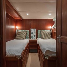 Marine trader 44 long range cruiser