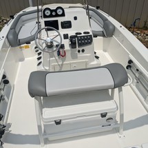 Nauticstar 211