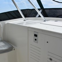 Pursuit 2870 center console