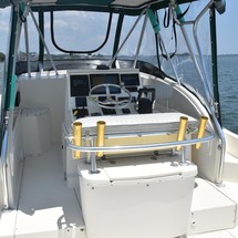 Pursuit 2870 center console