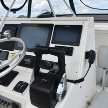 Pursuit 2870 center console
