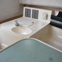 Pursuit 2870 center console