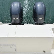 Pursuit 2870 center console