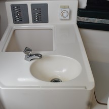 Pursuit 2870 center console