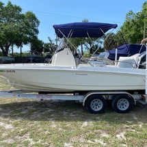 Boston Whaler 210 Dauntless