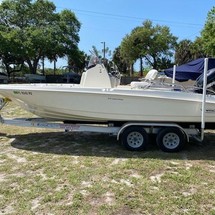 Boston Whaler 210 Dauntless