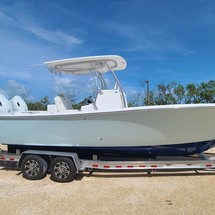 Intrepid 26 center console
