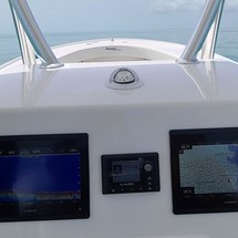 Intrepid 26 center console