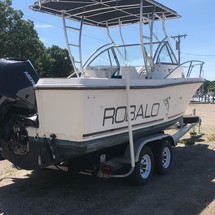 Robalo 2140 walkaround