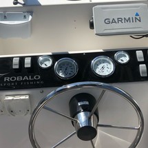 Robalo 2140 walkaround