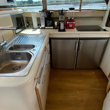 Sea ray 500 db sedan bridge