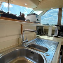 Sea ray 500 db sedan bridge