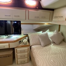 Sea ray 500 db sedan bridge