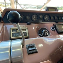 Sea ray 500 db sedan bridge