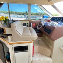 Sea ray 500 db sedan bridge