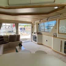 Sea ray 500 db sedan bridge