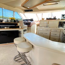 Sea ray 500 db sedan bridge