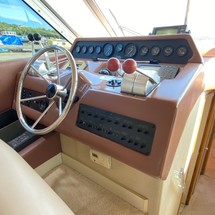 Sea ray 500 db sedan bridge