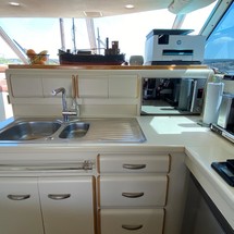 Sea ray 500 db sedan bridge