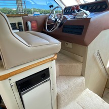 Sea ray 500 db sedan bridge